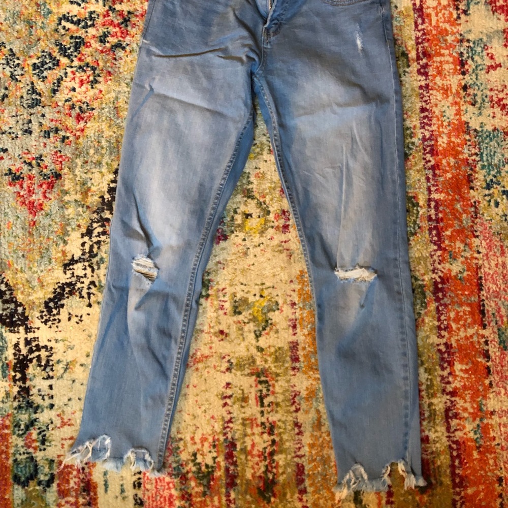 YMI size 5 distressed cropped jeans